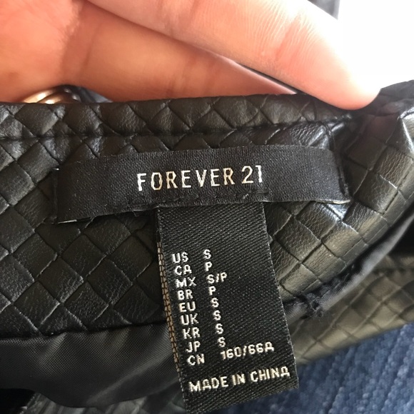 Forever21 Faux Leather Skirt. Size: Small - Picture 5 of 5